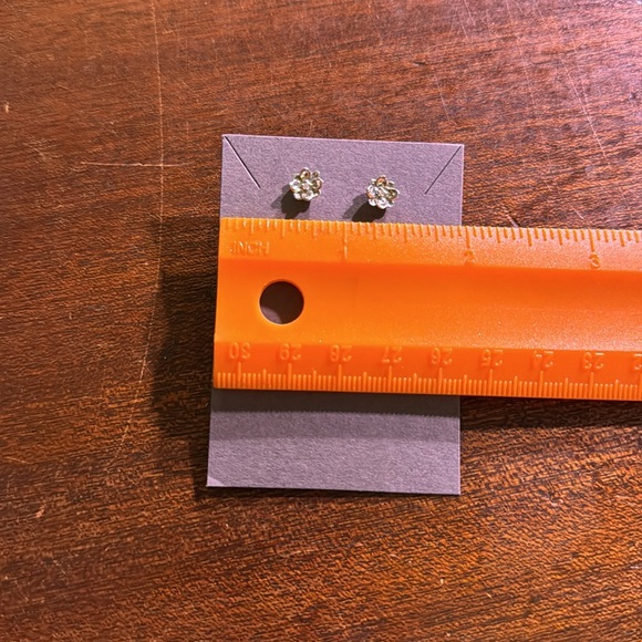 Sterling silver 925 with lab diamond center flower studs - Picture 3 of 4